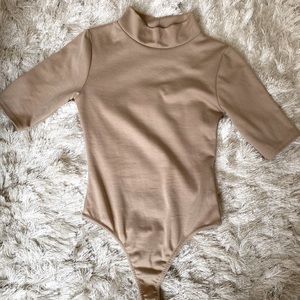 Pretty little thing nude turtle neck short sleeve bodysuit